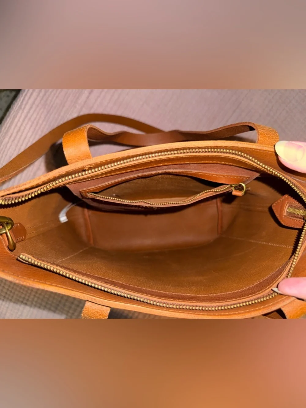 Madewell Zip-Top Medium Transport Leather Tote with Adjustable Strap- Like New - Picture 15 of 16